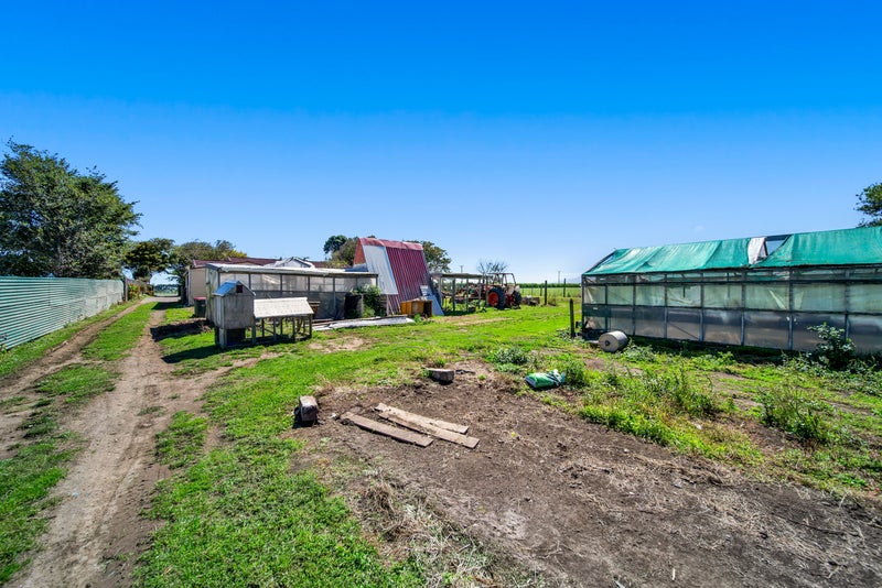 2 Tauhuri Street, Hawera - Carousel 19