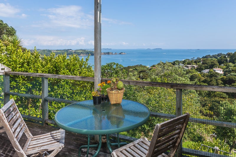 8 Hauraki Road, Oneroa, Waiheke Island - Carousel 1