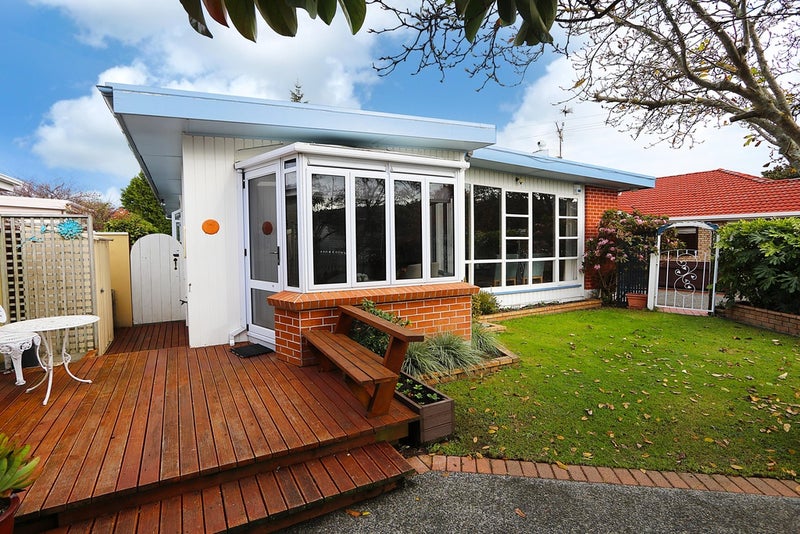 68 Queens Grove, Hutt Central, Lower Hutt - Carousel 1