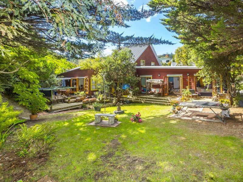 4 Goodwin Place, Pinehaven, Upper Hutt - Carousel 1