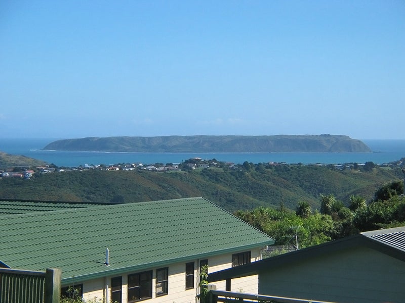 4 Coventry Close, Ascot Park, Porirua - Carousel 2