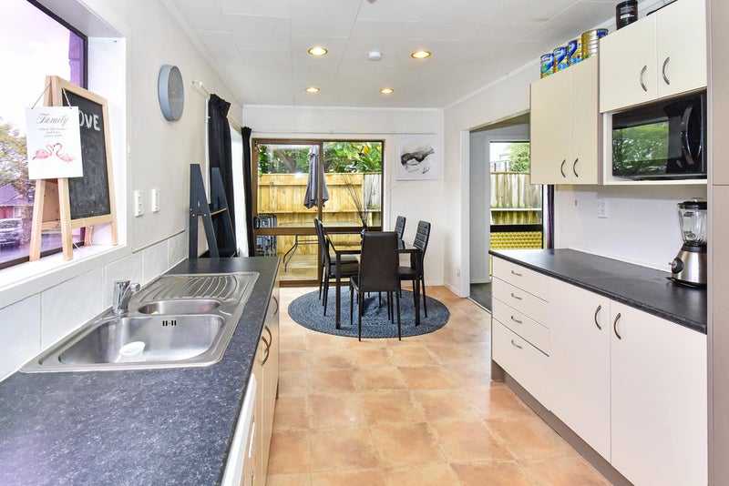 5 Destino Court, Conifer Grove, Takanini - Carousel 2