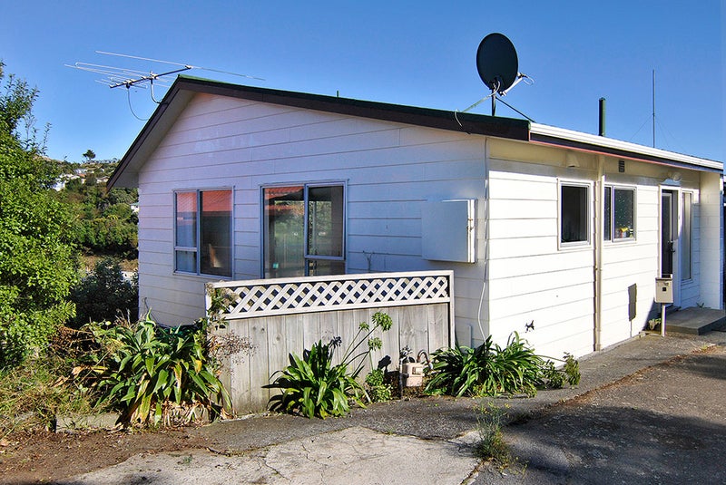 8 Mcmahon Way, Paparangi, Wellington - Carousel 1