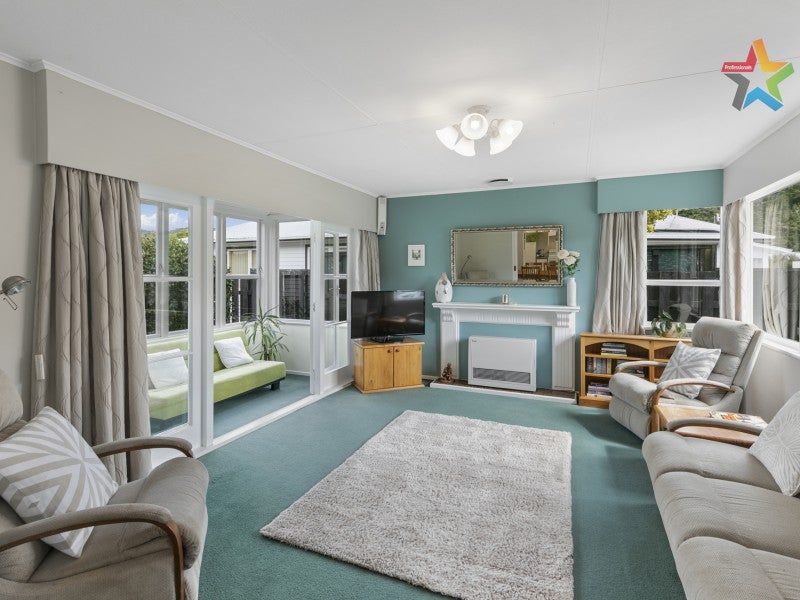 12 Manutuke Street, Wainuiomata, Lower Hutt - Carousel 2