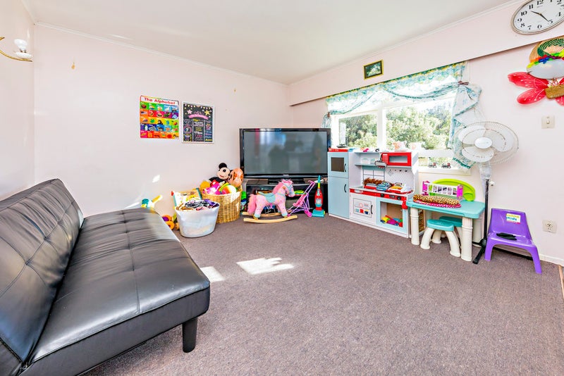 33 McLeod Road, Weymouth, Auckland - Carousel 19