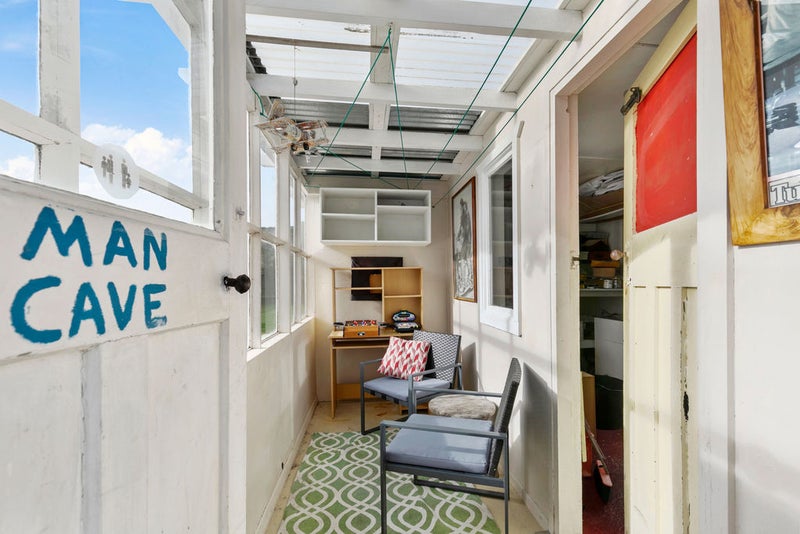 285 The Parade, Island Bay, Wellington - Carousel 24