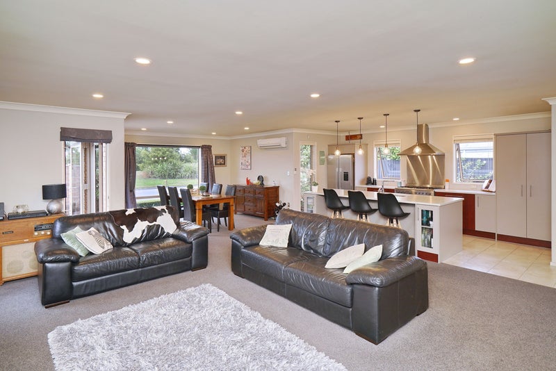 22 Crombie Green, Northwood, Christchurch - Carousel 2