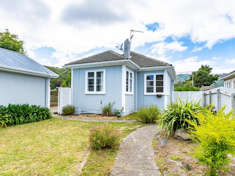 62 Chapman Crescent, Naenae, Lower Hutt - Carousel 2