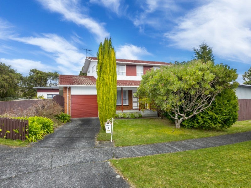 8 Baltimore Crescent, Totara Park, Upper Hutt - Carousel 2