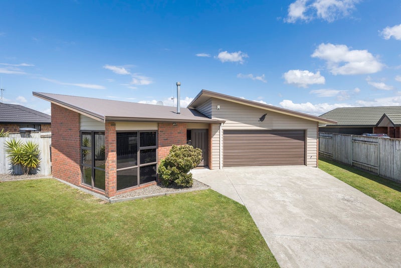 62 Branigan Parade, Kelvin Grove, Palmerston North - Carousel 1