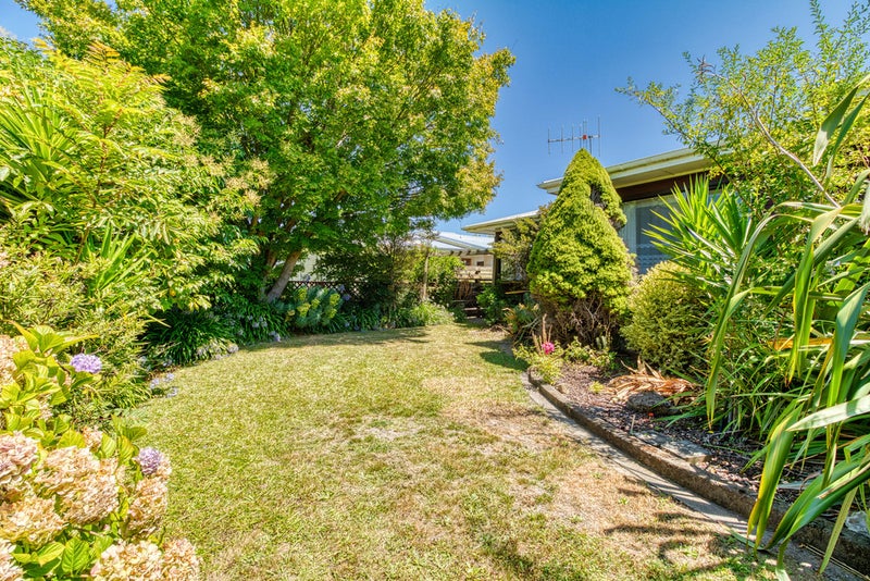 233 Sunnybank Crescent, Camberley, Hastings - Carousel 19