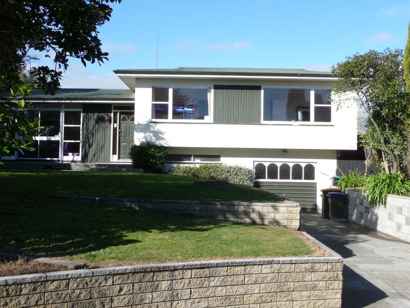6 Mahia Place, Kelvin Grove, Palmerston North - Carousel 2