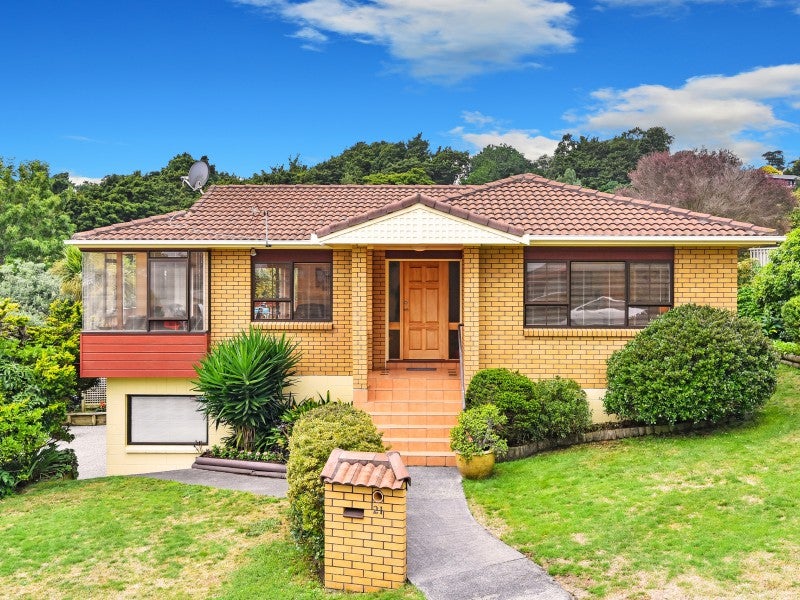 21 Ewhurst Place, Goodwood Heights, Auckland - Carousel 1