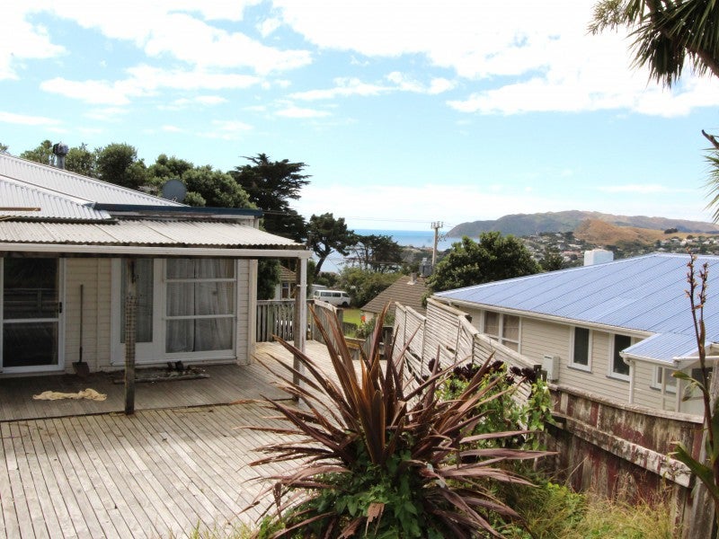 17 Pikarere Street, Titahi Bay, Porirua - Carousel 1