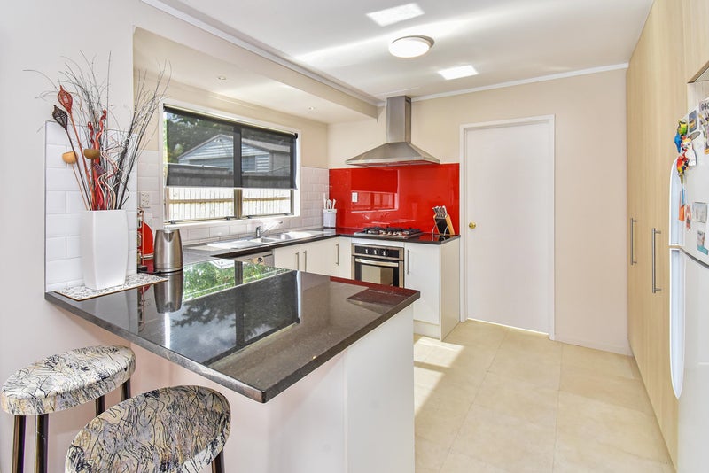 26 Donzella Place, Conifer Grove, Takanini - Carousel 2