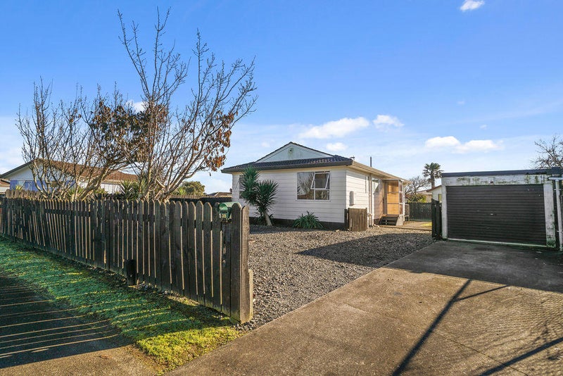 13A Etherton Drive, Weymouth, Auckland - Carousel 1