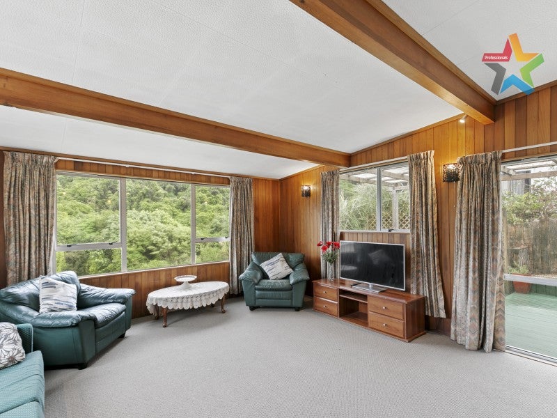 109 South Karori Road, Karori, Wellington - Carousel 2