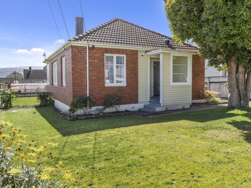 127 Waddington Drive, Naenae, Lower Hutt - Carousel 1