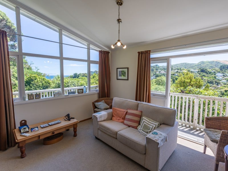 6 Reserve Road, Plimmerton, Porirua - Carousel 2