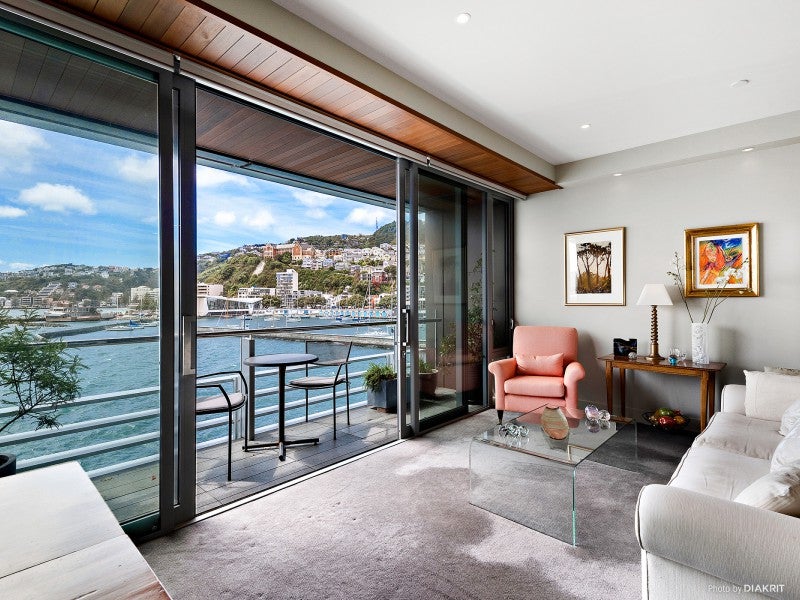2A/7 Clyde Quay Wharf, Te Aro, Wellington - Carousel 1