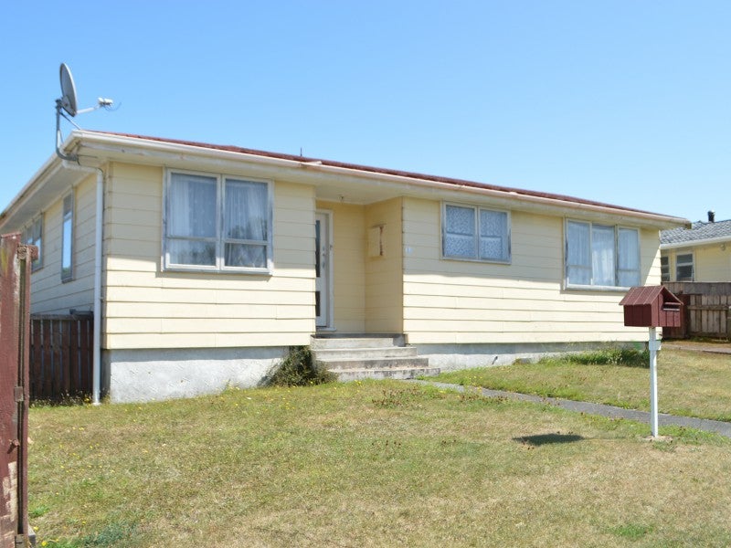 13 Almora View, Ascot Park, Porirua - Carousel 2