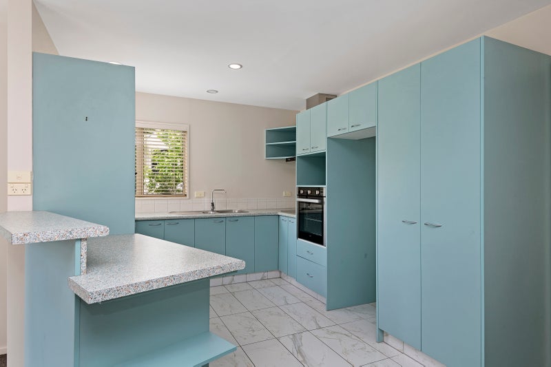 3 Willow Dell, Westmorland, Christchurch - Carousel 2