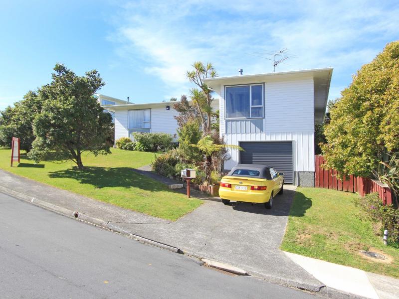 6 Timaru Grove, Kelson, Lower Hutt - Carousel 18