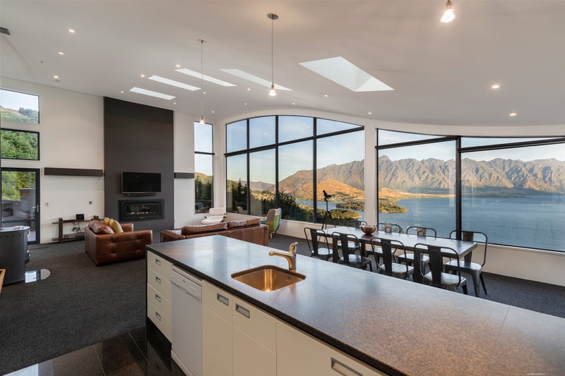 9 Vanda Place, Fernhill, Queenstown - Carousel 2
