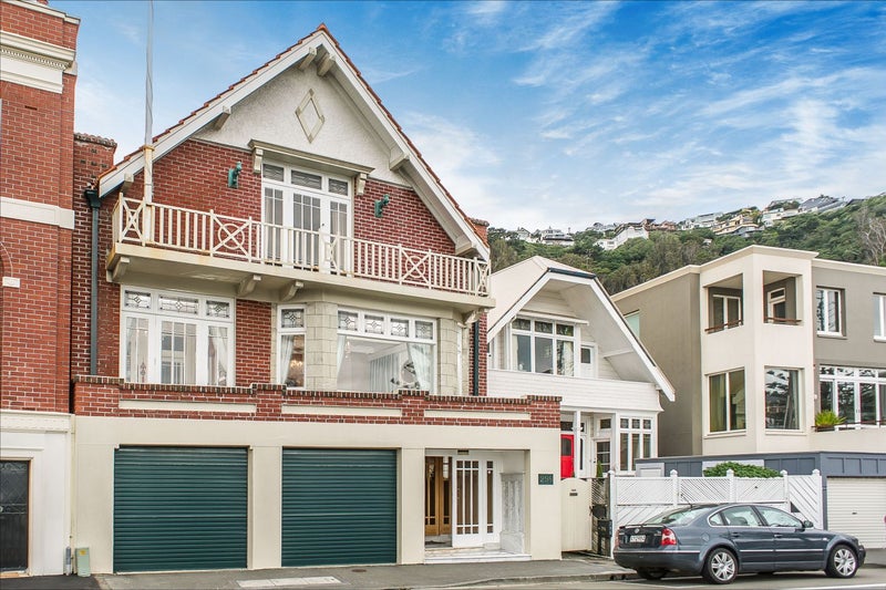 298 Oriental Parade, Oriental Bay, Wellington - Carousel 1