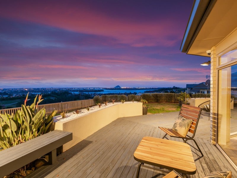 11 Aurora Avenue, Welcome Bay, Tauranga - Carousel 1