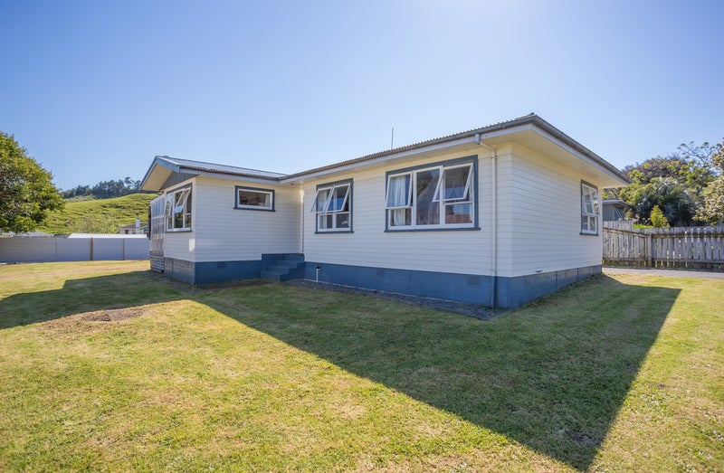 16 Einstein Street, Outer Kaiti, Gisborne - Carousel 1