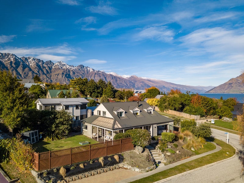 1 Larch Court, Kelvin Heights, Queenstown - Carousel 2