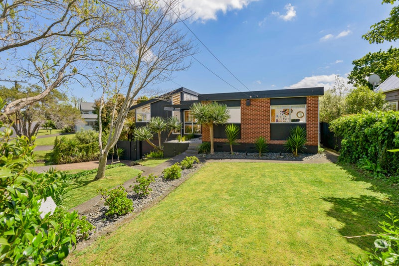 33 Riverview Road, Panmure, Auckland - Carousel 1