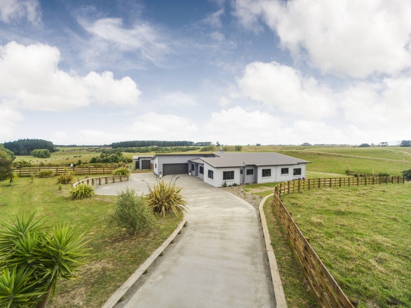 45E Briarwood Road, Kelvin Grove, Palmerston North - Carousel 1