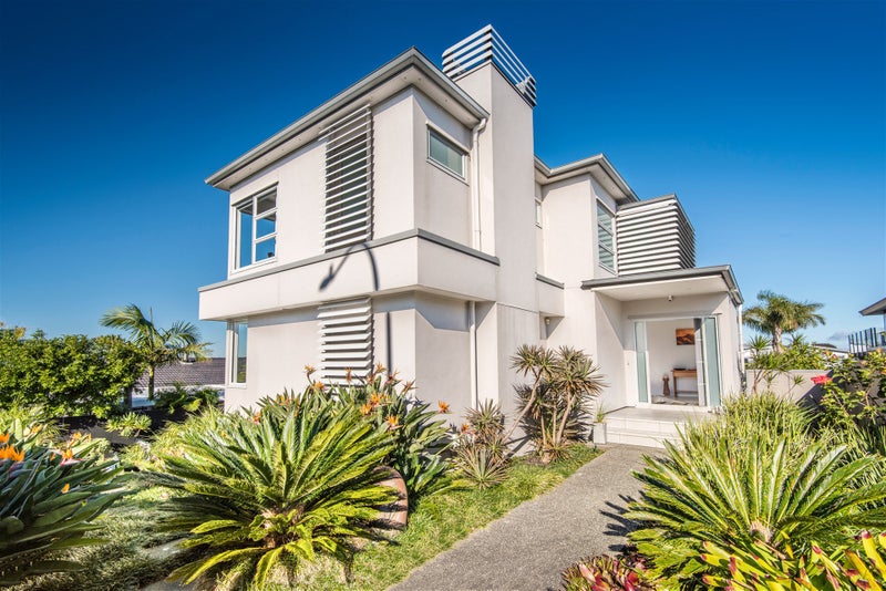 62 Seaview Road, Castor Bay, Auckland - Carousel 2