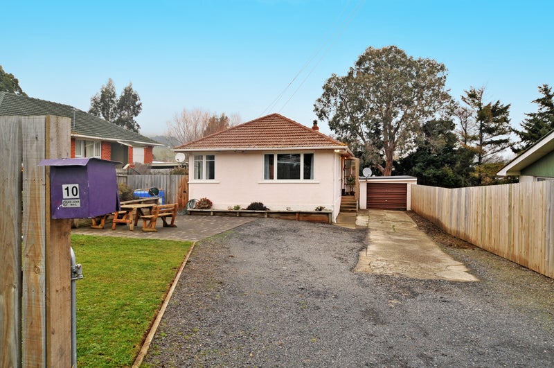 10 Waldron Crescent, Green Island, Dunedin - Carousel 1