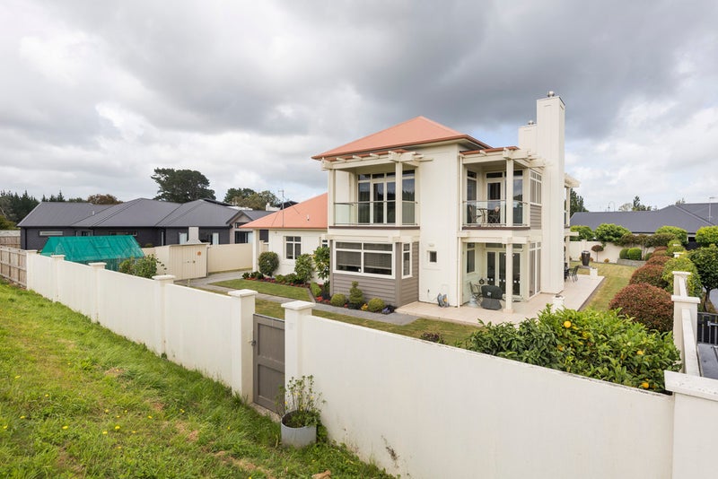 7 Fairway Grove, Hokowhitu, Palmerston North - Carousel 2
