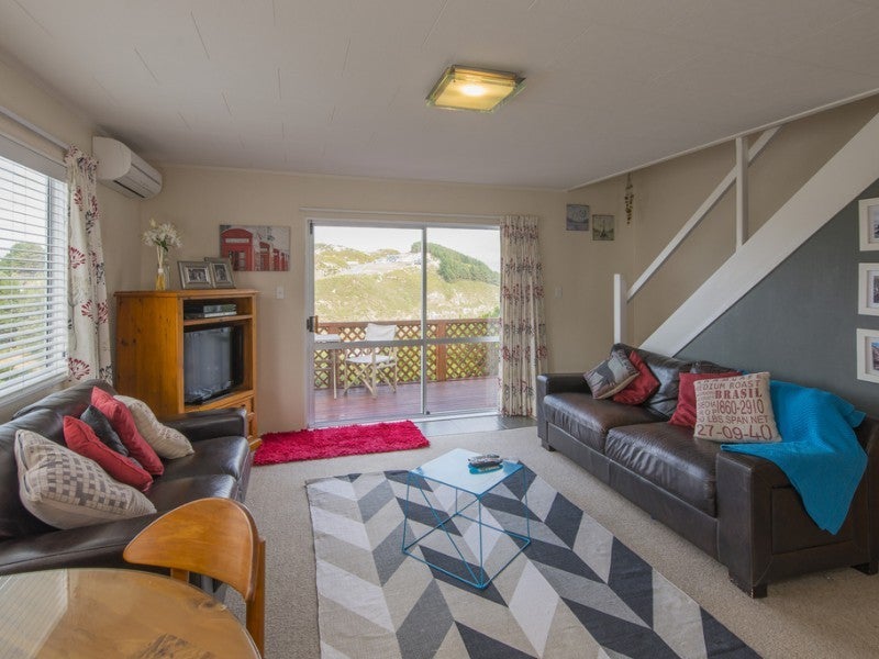 18B Cheltenham Terrace, Newlands, Wellington - Carousel 1