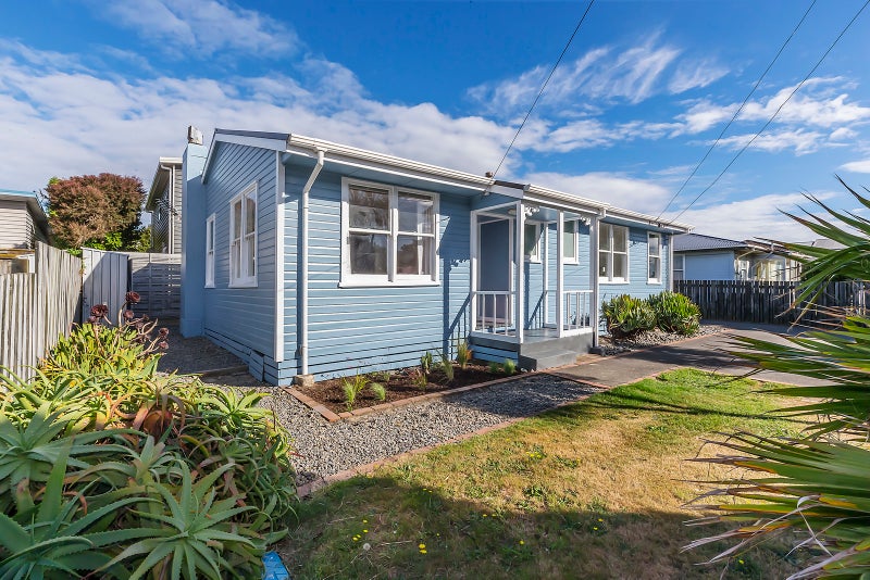 76 Te Pene Avenue, Titahi Bay, Porirua - Carousel 1