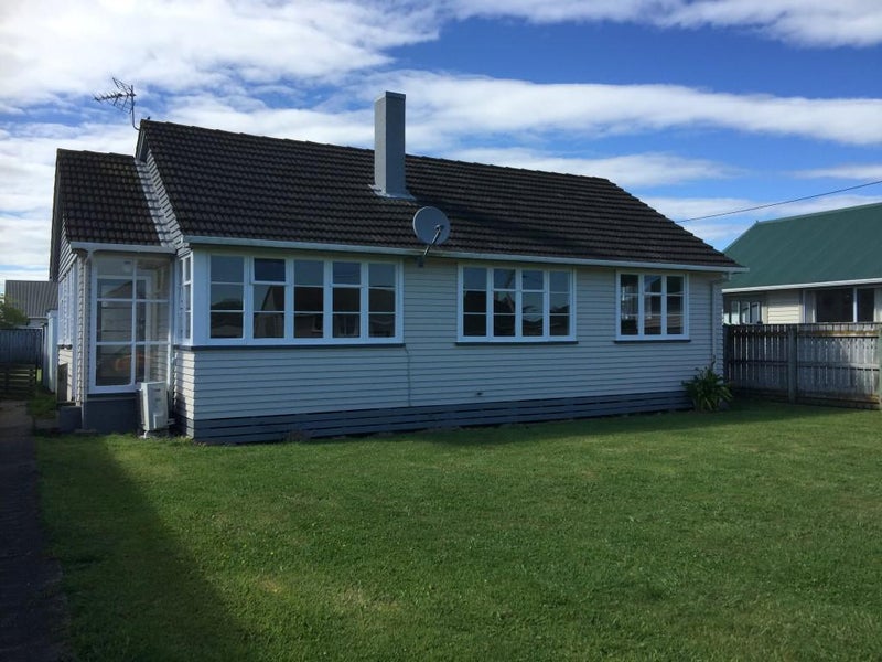 22 Hudson Avenue, Bulls - Carousel 1