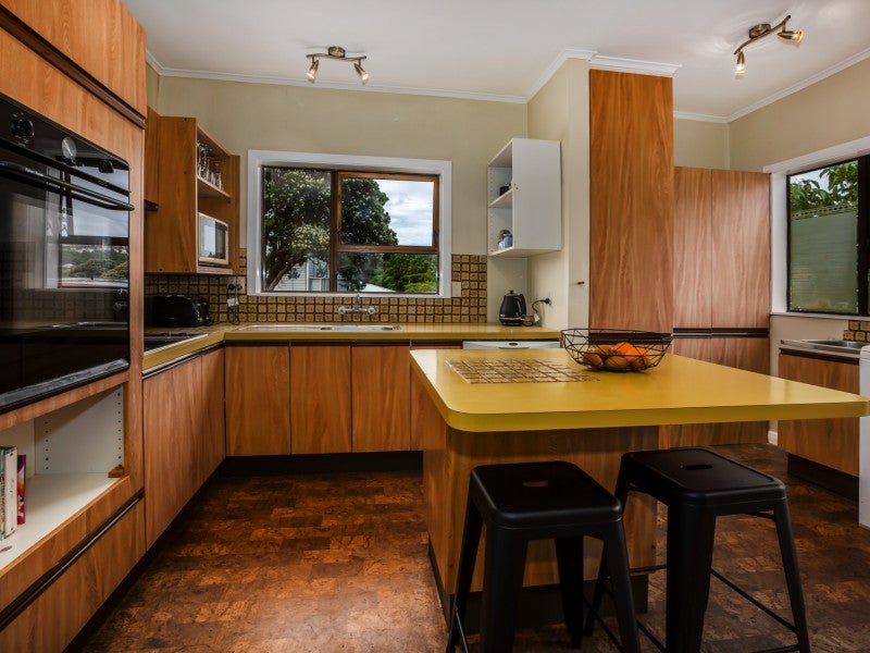 1 Bay Drive, Titahi Bay, Porirua - Carousel 2