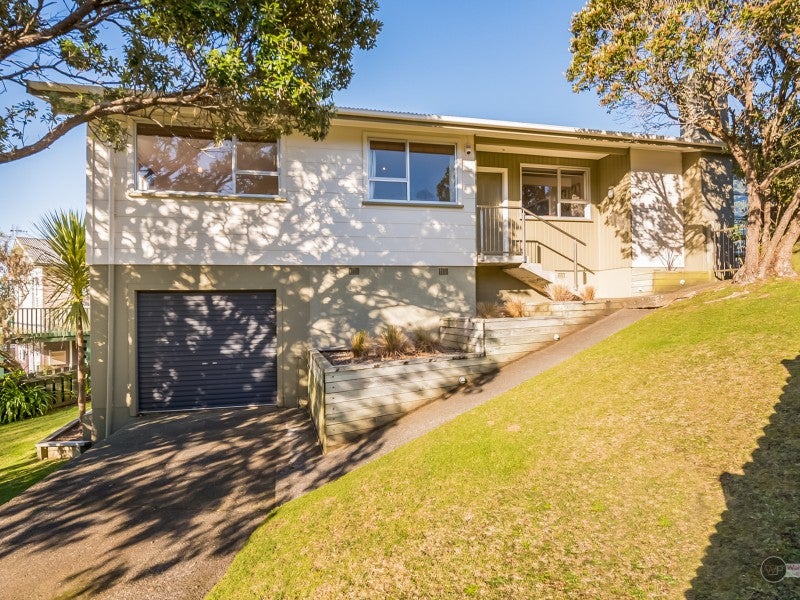 15 Redvers Drive, Belmont, Lower Hutt - Carousel 1