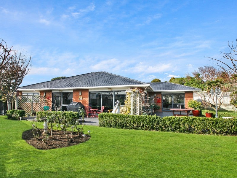 6 Manuka Place, Whalers Gate, New Plymouth - Carousel 1