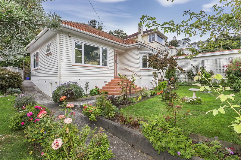 17 Ashleigh Crescent, Miramar, Wellington - Carousel 1