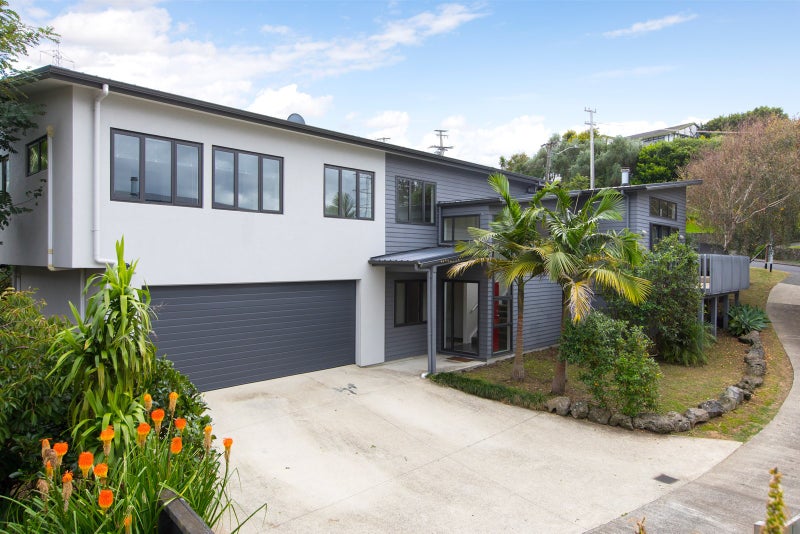 29 Hoskins Avenue, Hillsborough, Auckland - Carousel 2