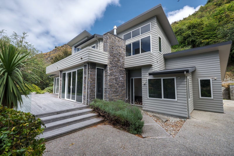 1 Seffers Way, Arthurs Point, Queenstown - Carousel 1