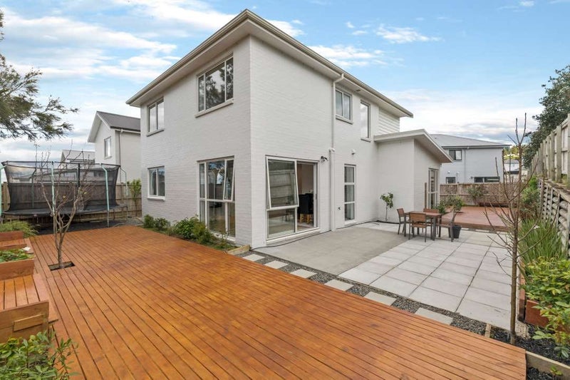 24 William Wallbank Crescent, Swanson, Auckland - Carousel 2