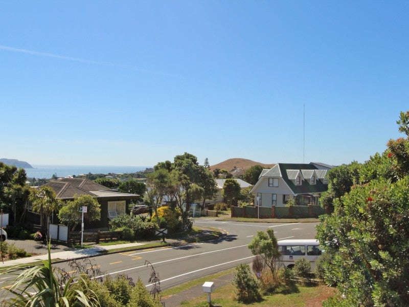 104 Gloaming Hill, Titahi Bay, Porirua - Carousel 1