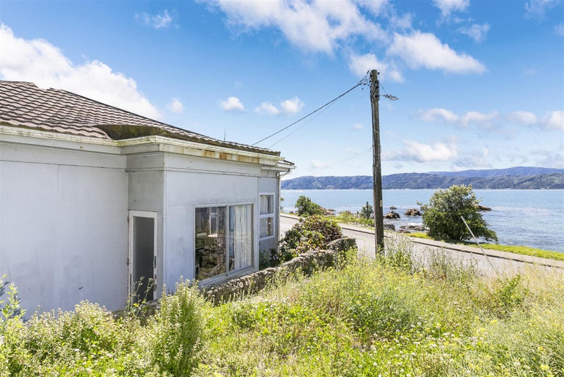 455 Karaka Bay Road, Karaka Bays, Wellington - Carousel 1