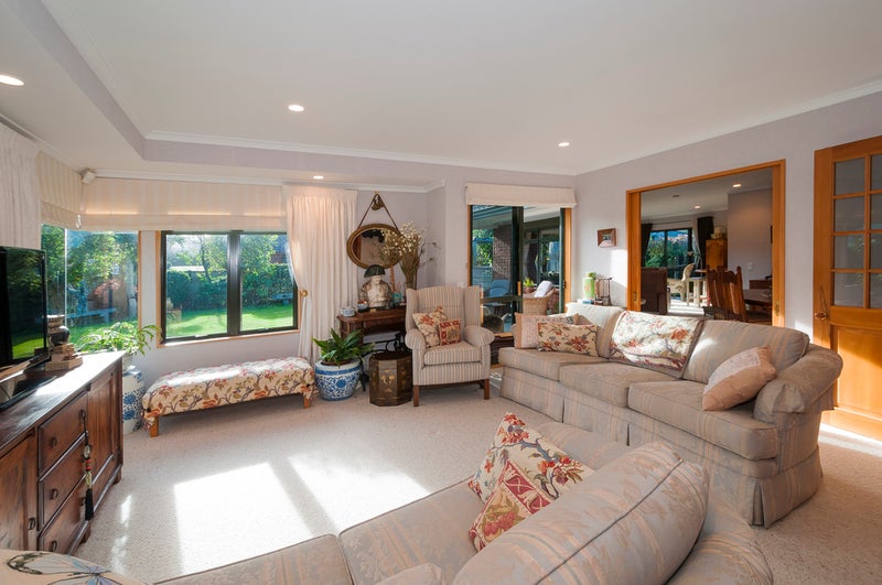 9 Mary Huse Grove, Manor Park, Lower Hutt - Carousel 2